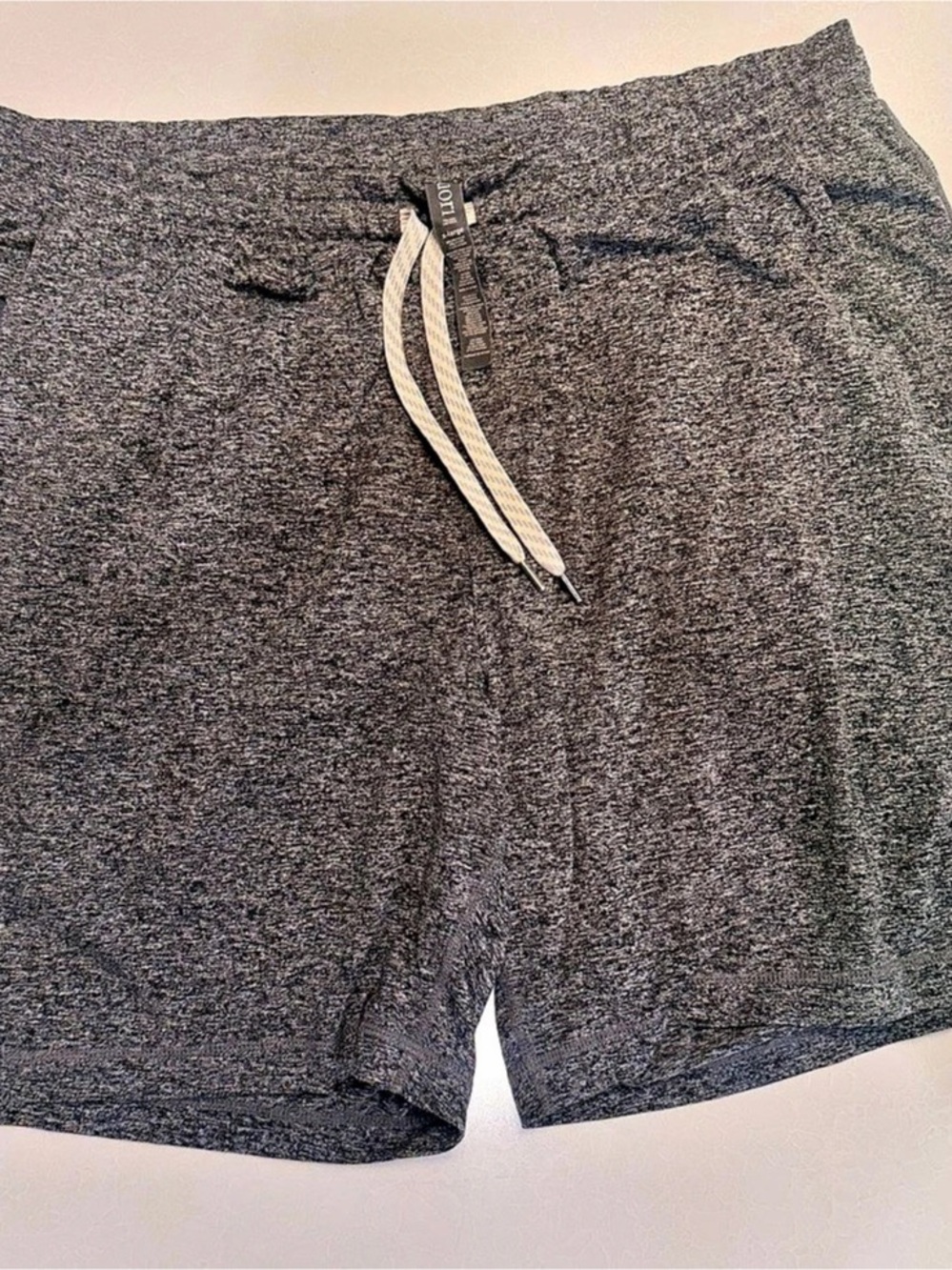 Vuori Banks Short Athletic Shorts Gray XL! Excellent used condition!